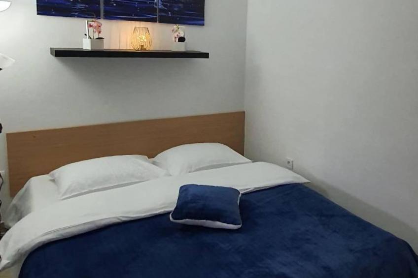Comfort Accommodation Baošići Montenegro-One Bedroom Apartment with Terrace and Sea View (2) - foto 7
