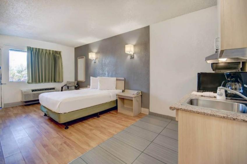 1 QUEEN BED  KITCHEN NON-SMOKING - foto 10