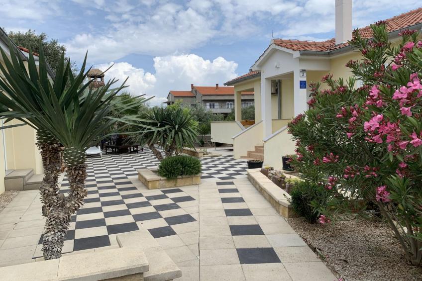 Modernes Ferienhaus in Dobropoljana mit Terrasse, Garten und Grill - foto 46