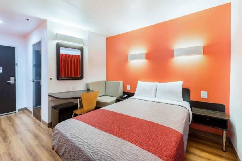 1 Queen Bed  Smoking Mini Fridge