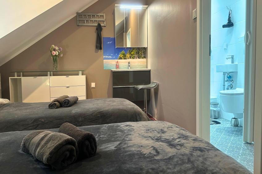 F002 Apartment mit Schlafzimmer DG - foto 11