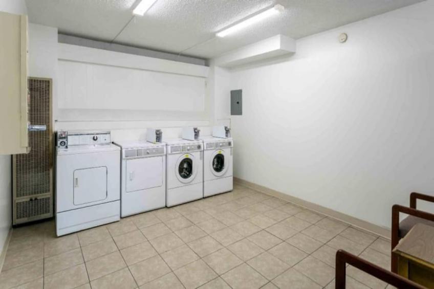 1 King Bed  Suite Non-Smoking Kitchen - foto 19