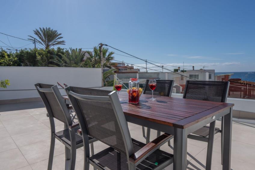 Spektakuläre Höhle mit zwei großen Terrassen am Meer - foto 4