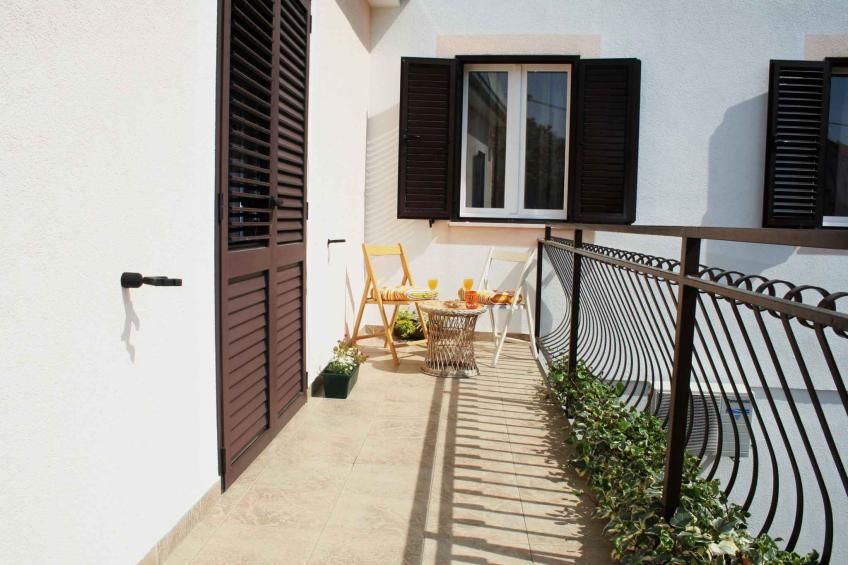 Holiday apartment with air conditioning, balcony and sea view in Slatine - BF-DFV9K - foto 4