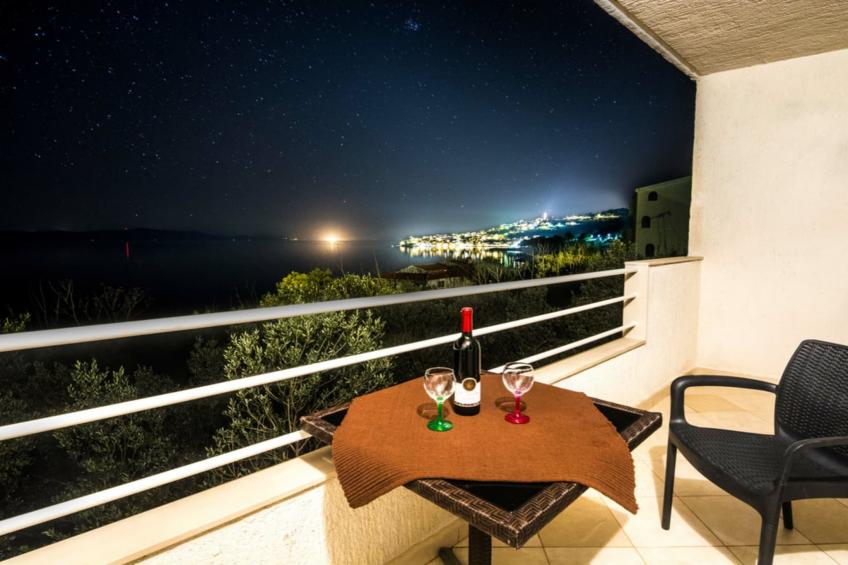 Villa Maslina-Olive two bedroom apartment with balconies and sea view  Faros - foto 10