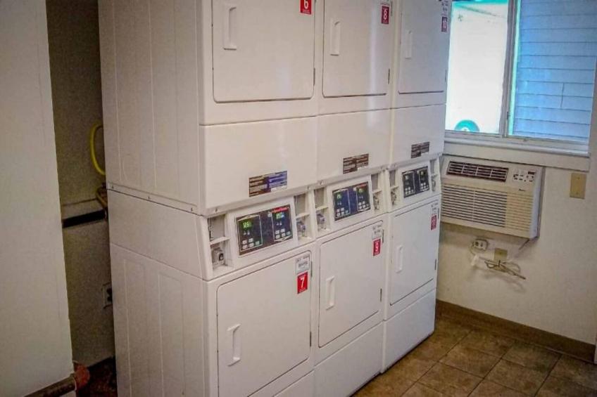 2 Full Beds  Non-Smoking Micfridge - foto 20
