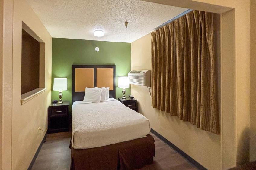 1 Queen Bed | Mob Acc Tub Ste Nsmk Sb Micfri - foto 51