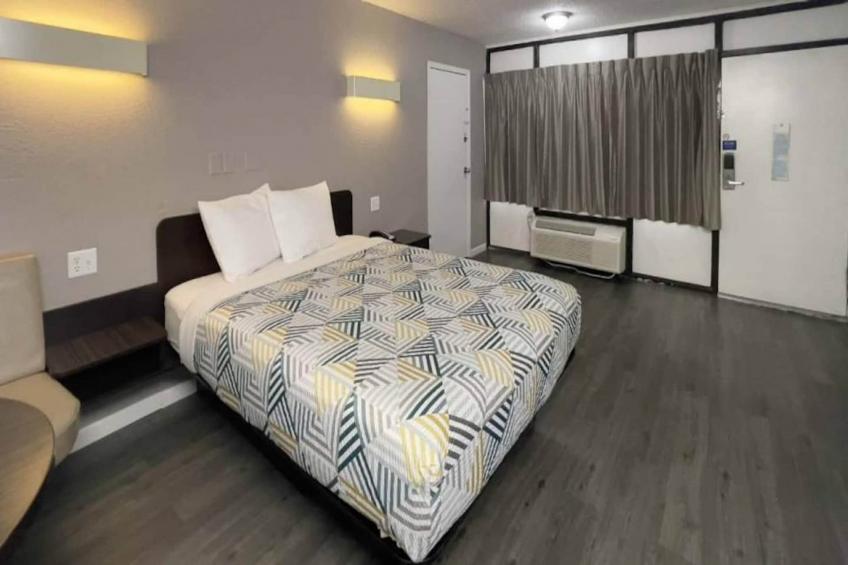 1 Queen bed  Non Smoking - foto 6