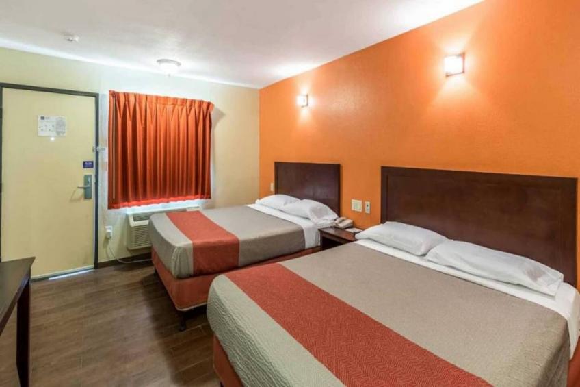 2 Queen Beds  Non-Smoking Micfridge - foto 5