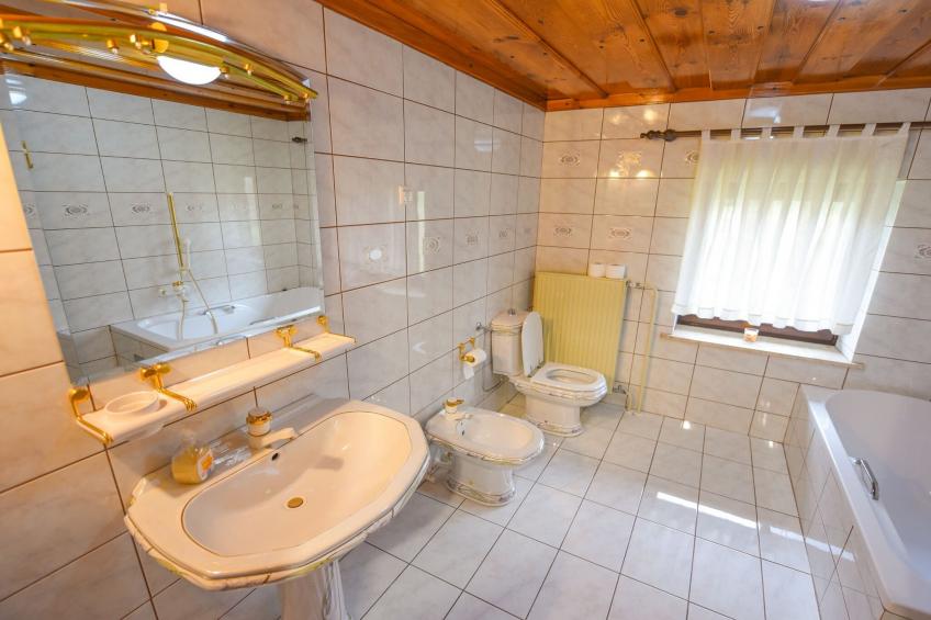 Cozy Luxe Holiday Home with Natural Thermal Bath - Seven Bedroom Holiday Home - foto 25