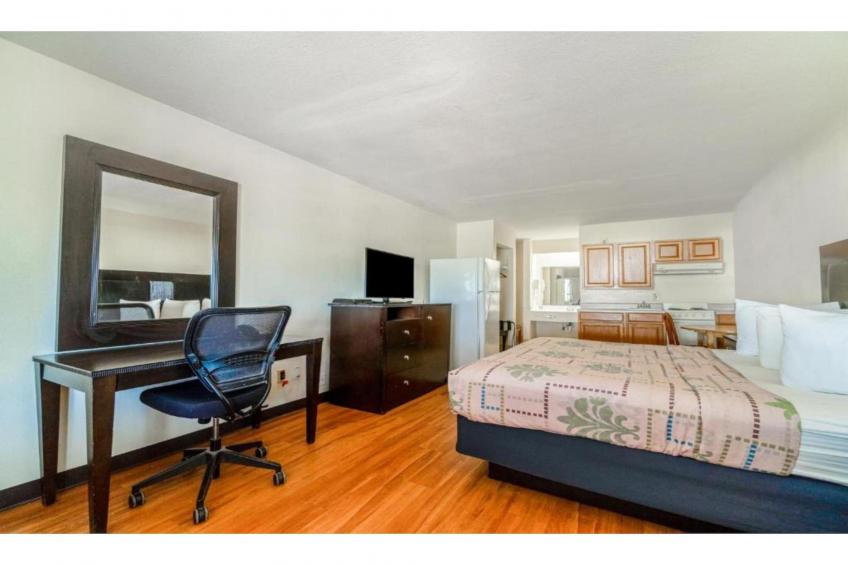 King Bed with Kitchenette Non-Smoking - foto 20