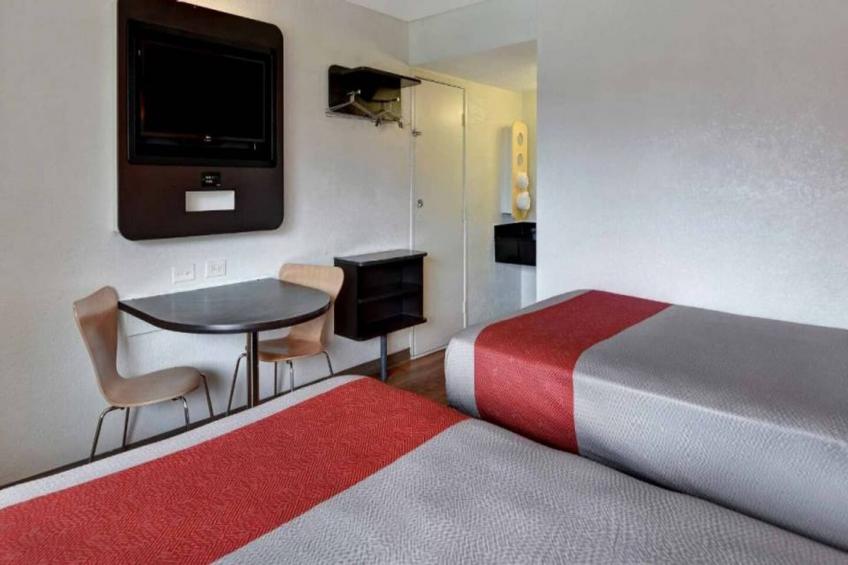2 Full Beds  Smoking - foto 6