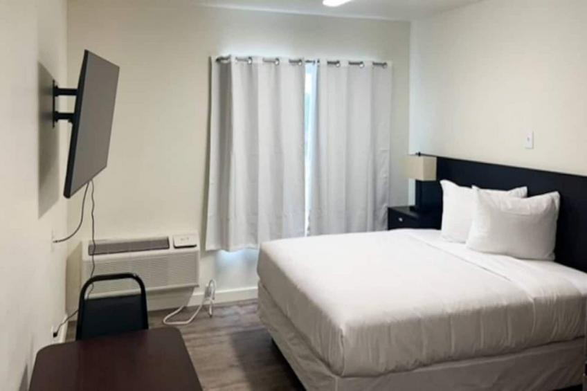 1 Queen Bed  Mobil Access Tub Nsmk Kitchen - foto 8