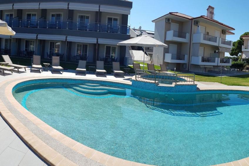 Finikas Garden Studios Pool Garten