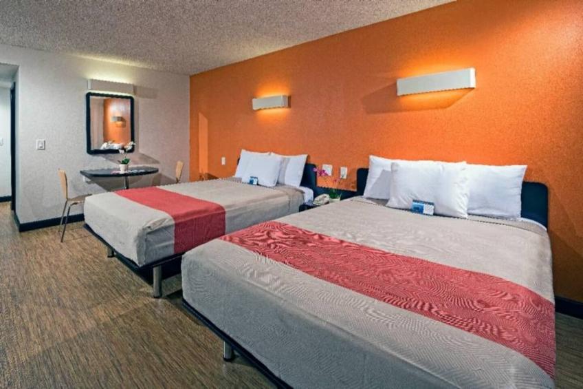 2 Queen Beds  Non-Smoking Micfridge - foto 16