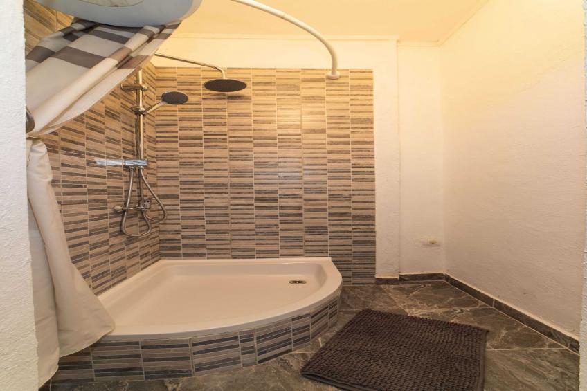 Tranquil and Stylish Apartment Kastel Novi - Studio Apartment with Garden - foto 9