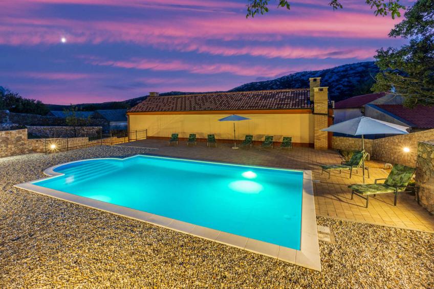 Villa with swimming pool and barbecue - BF-H3FXG