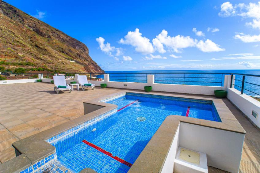 Zweitstöckiges Ferienvilla mit Terrassen, Pool, Sauna sowie herrlichem Berg- un - foto 6