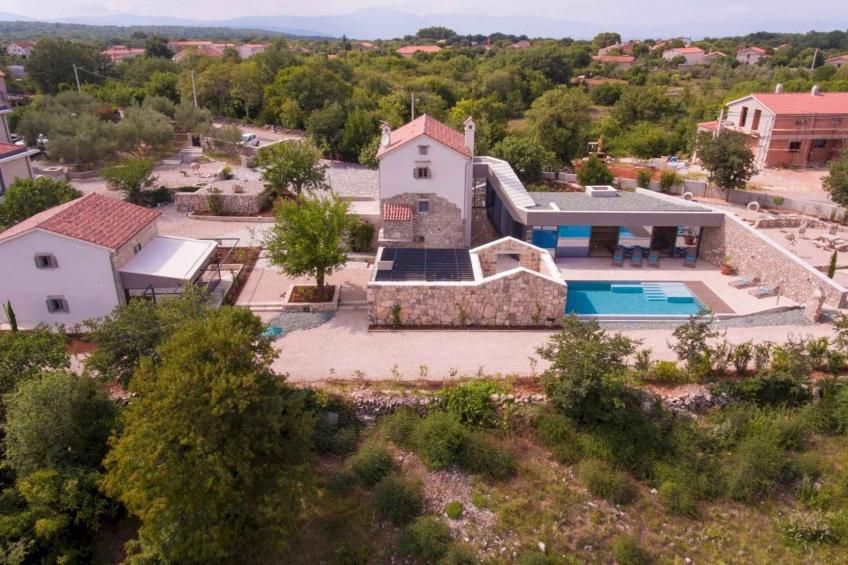 Villa met zwembad en airconditioning - BF-6BC98 - foto 9