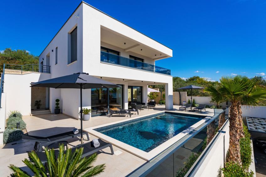 Villa S.