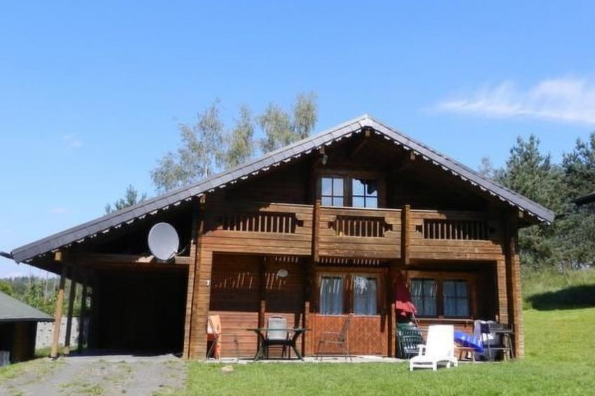 in Meiserich mit Terrasse und Garten