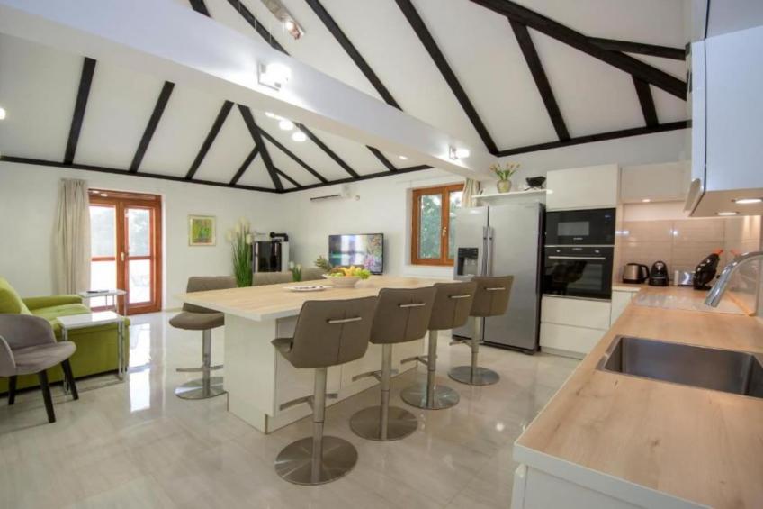 Villa Gabriel - Three Bedroom Villa with Outdoor Pool