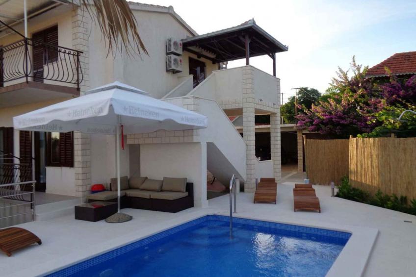 Villa met privé zwembad - BF-DT879