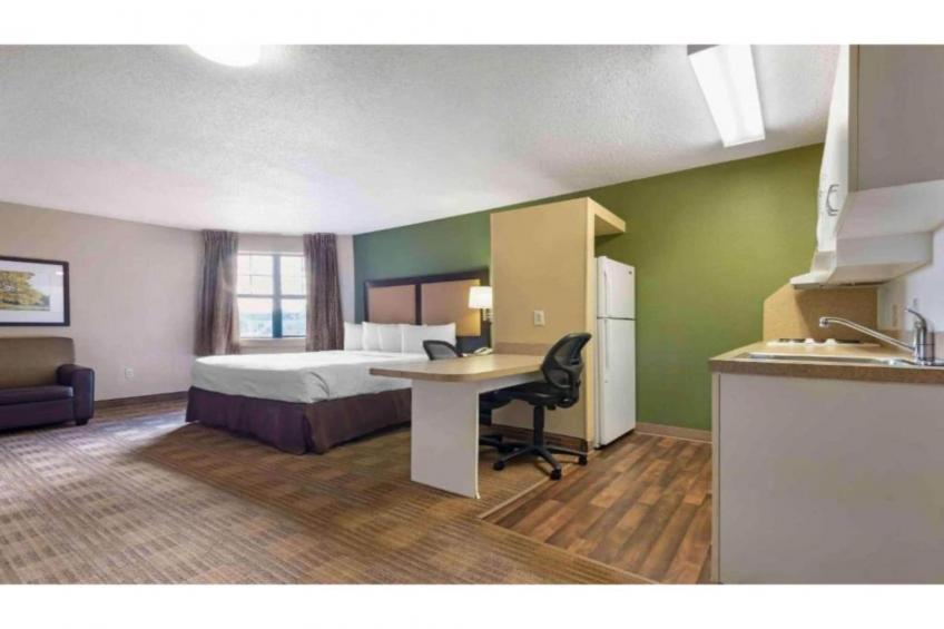 1 Queen Bed  Non-Smoking Kitchen - foto 7