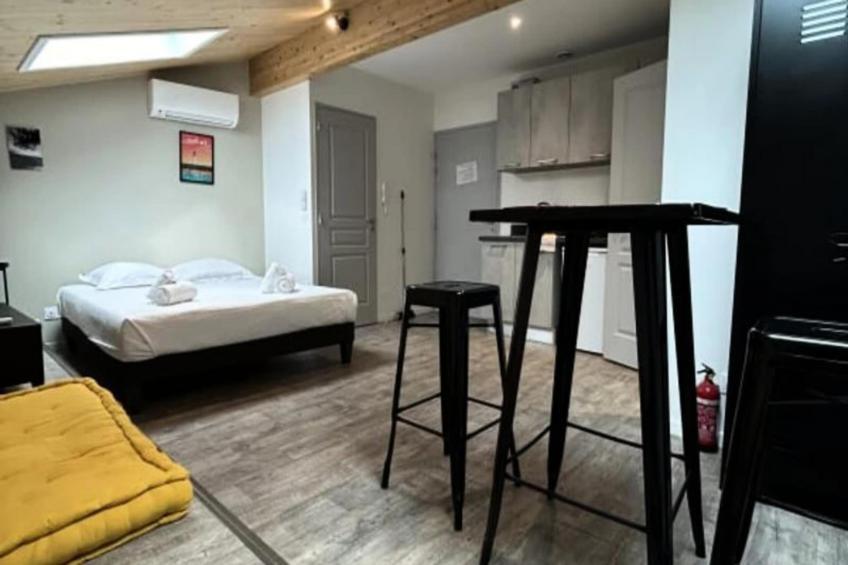 Appartement Rénové Avec Belle Pierre Et Climatisation Pour 2 Personnes - foto 5