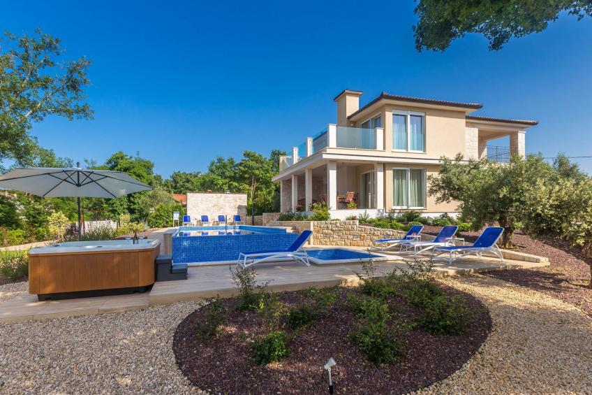 Schöne Villa in einer ruhigen Umgebung mit Pool - foto 51