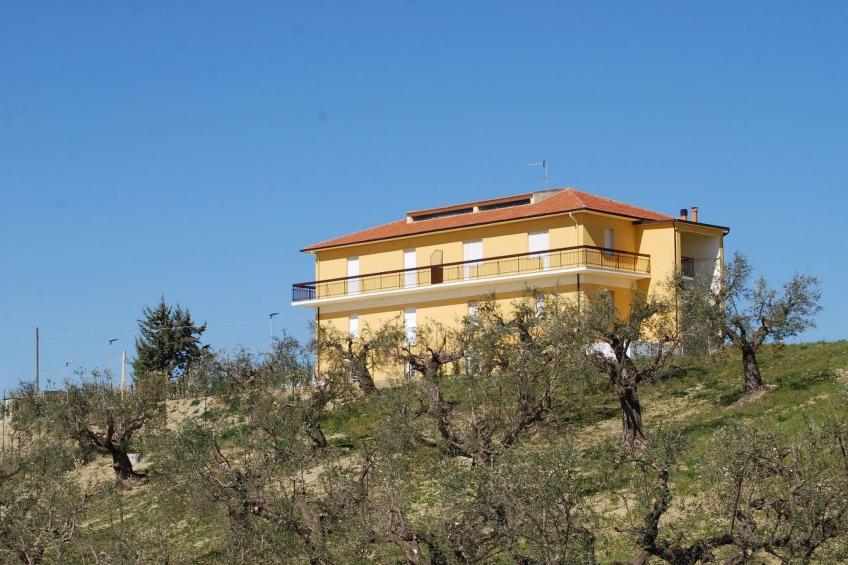 Residenz Borgo Offida mit großem Garten