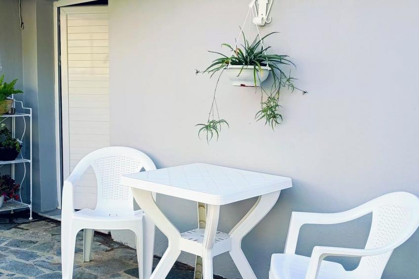 Berge und die ikonische Landebahn des Flughafens Skiathos - foto 23