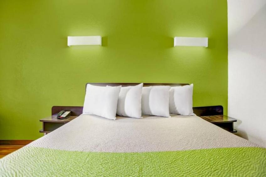 1 King Bed  Non-Smoking Micfridge - foto 8