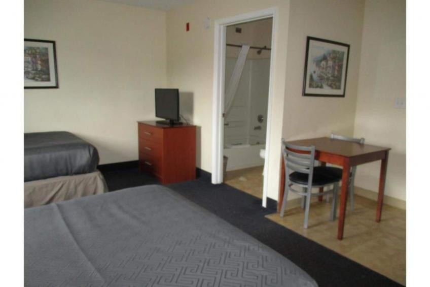 2 Full Beds  Smoking Kitchen - foto 7