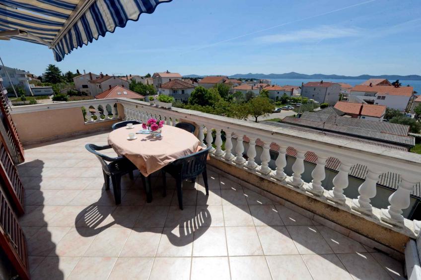 Holiday apartment with garden and barbecue - BF-JZK9