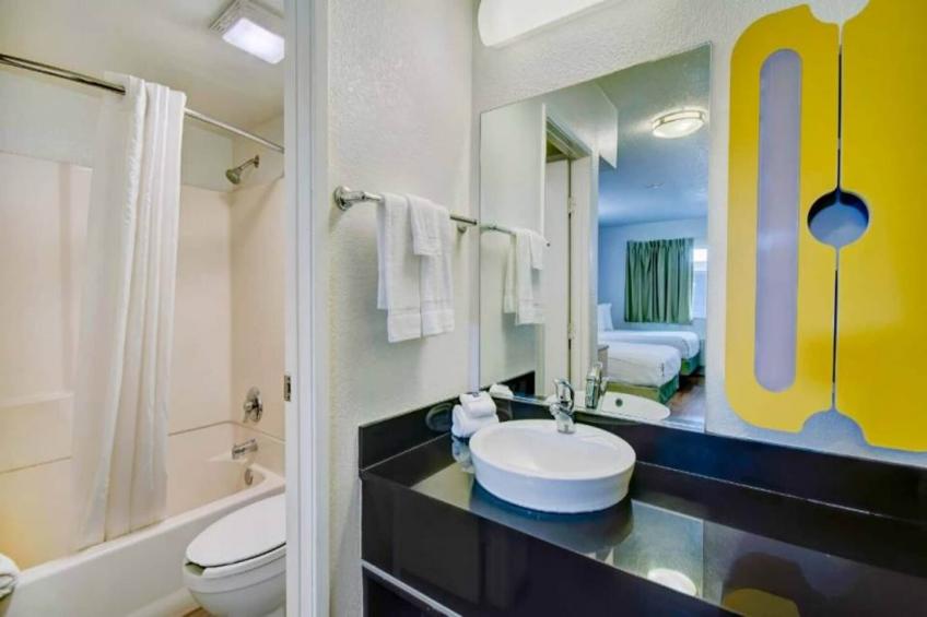 1 QUEEN BED  KITCHEN NON-SMOKING - foto 20