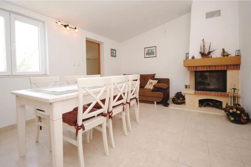 Picturesque Escape Holiday Home with Pool and Sauna - Four Bedroom Holiday Home with Sauna and Pool