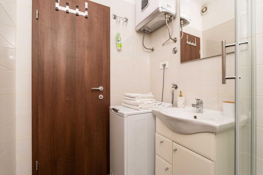 Apartment Family Tokić - One Bedroom Apartment with Terrace - foto 16