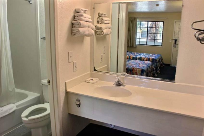 2 Queen Beds  ADA/Tub - foto 8