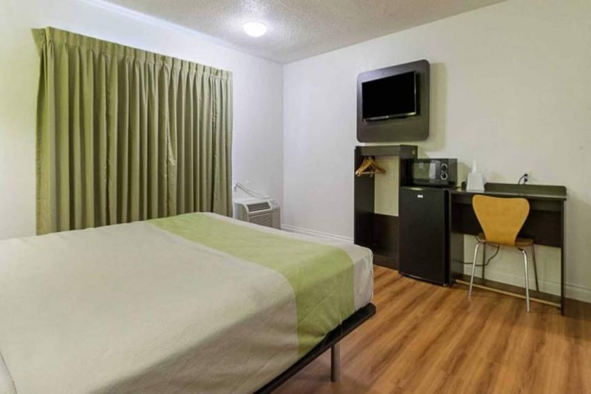 1 King Bed  Mobil Access Tub Nsmk Micfridg - foto 5