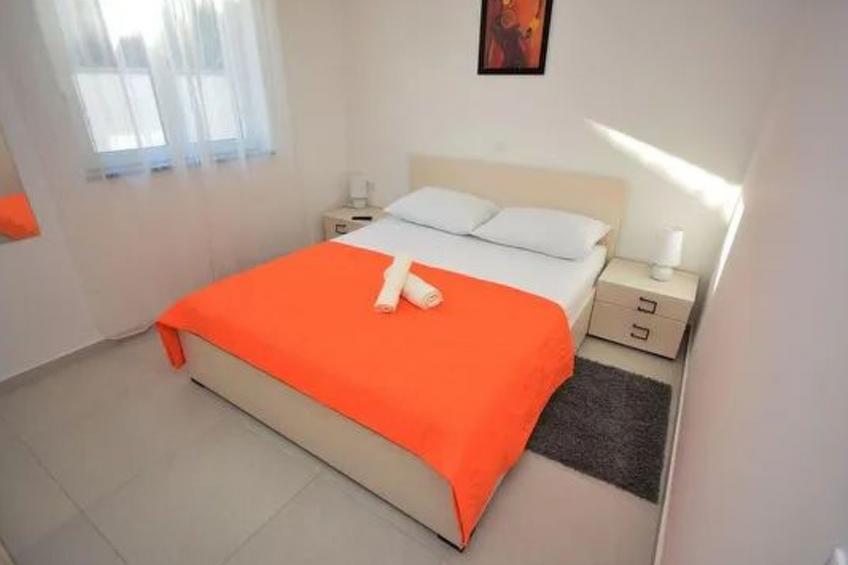 Wohnung 2 mit Schwimmbad und Garten - foto 4