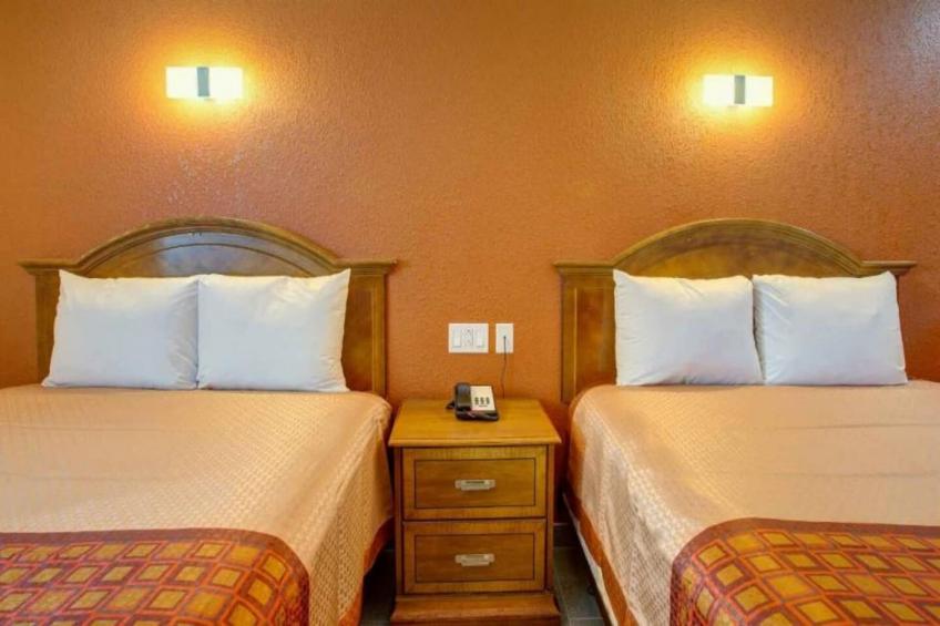2 Queen Beds  Non-Smoking Micfridge - foto 5