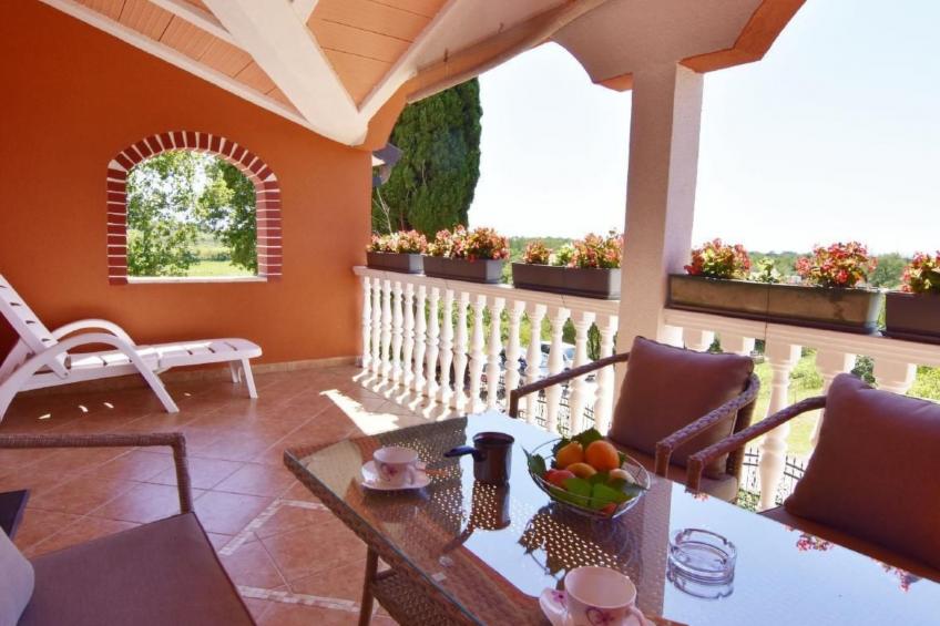 Klimatisierte Wohnung in Valica mit Großem Garten