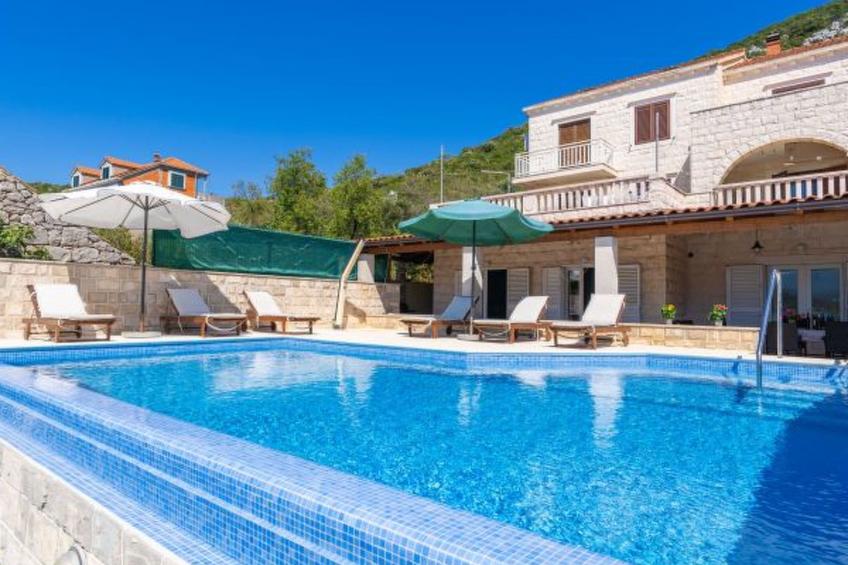 Beachfront Apartment house Hon with pool - foto 9