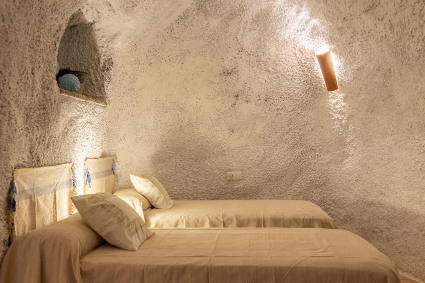 Cueva Mariana Pineda - foto 15