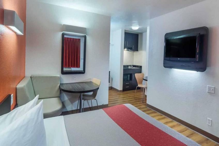 1 QUEEN BED  NON-SMOKING KITCHEN - foto 24