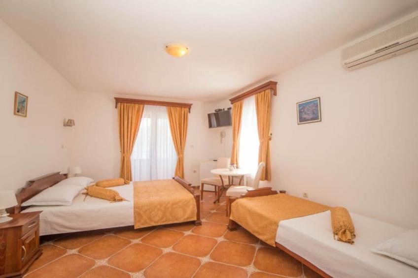 Fiammanti Hotel Montenegro-Triple Room with Balcony and Sea View - foto 10