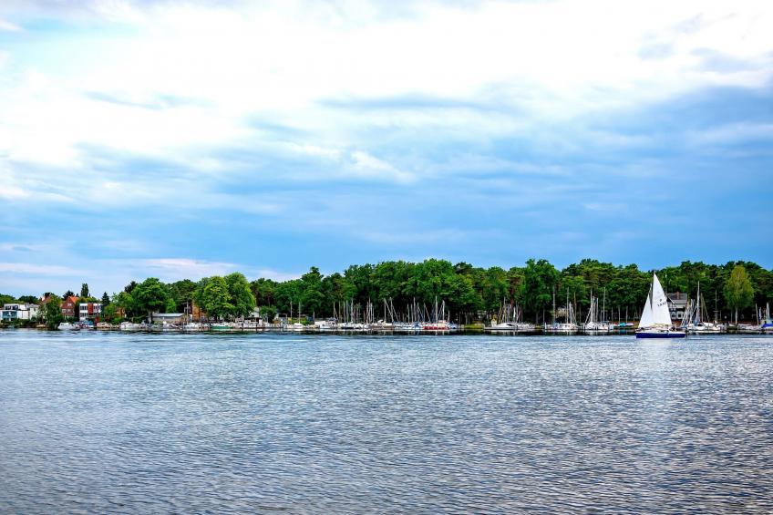 Yacht Overtime im Hafen der Marina Braunsbedra - foto 32