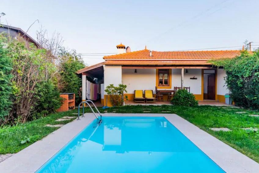 mit Garten, Grill und Terrasse