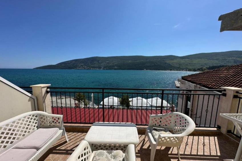 Stunning Beachfront Stay in Herceg Novi - Standard One bedroom Apartment D - foto 9